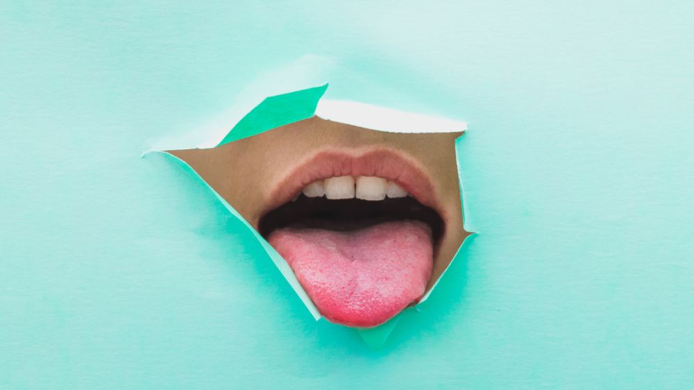 Got a Pale Tongue? What it Says About Your Health  